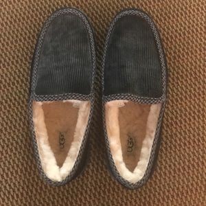 NWOT Men’s size 9 UGG slippers